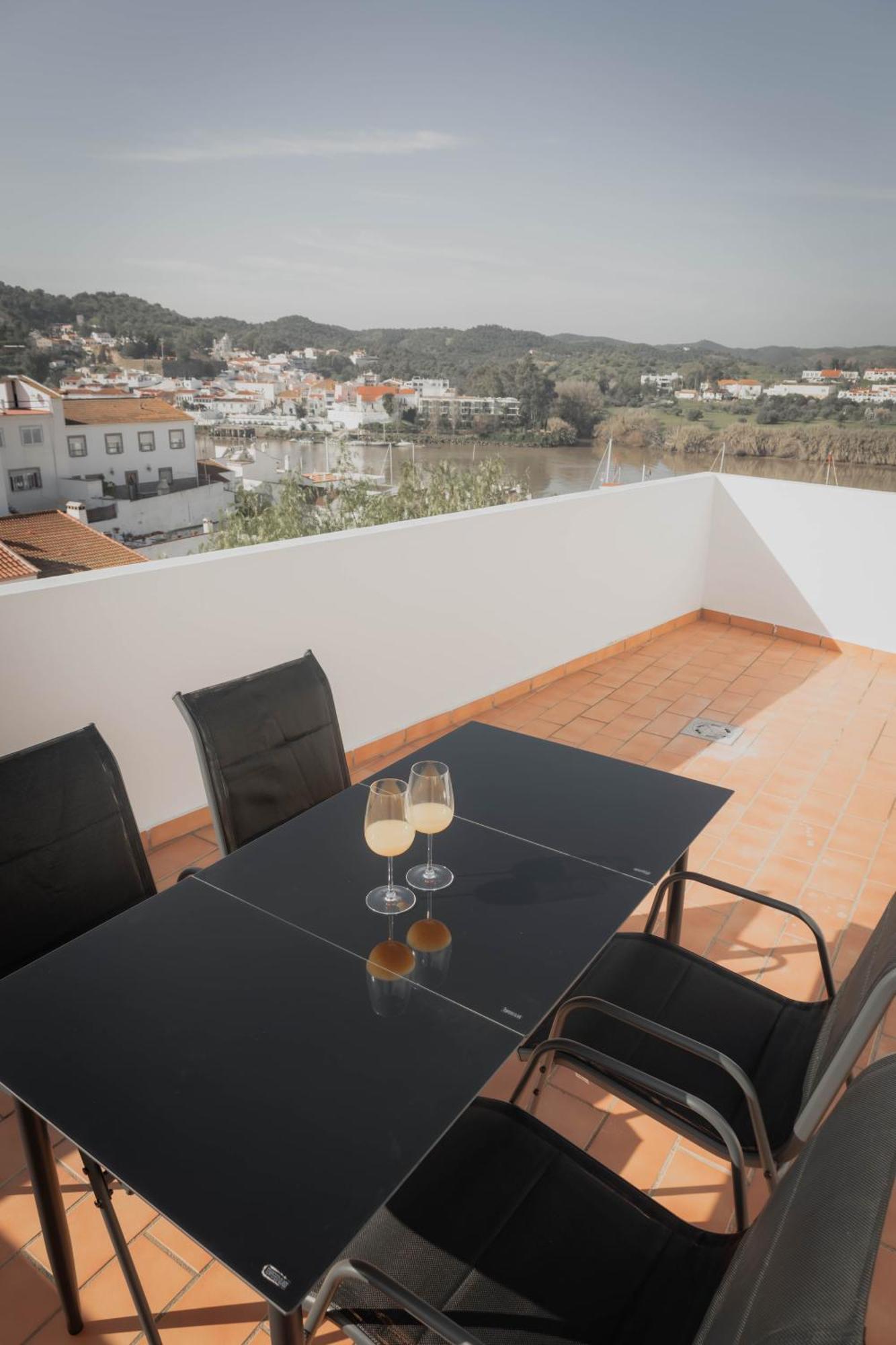 Neade Residencial Suites ซานลูการ์ เด กัวเดียนา ภายนอก รูปภาพ