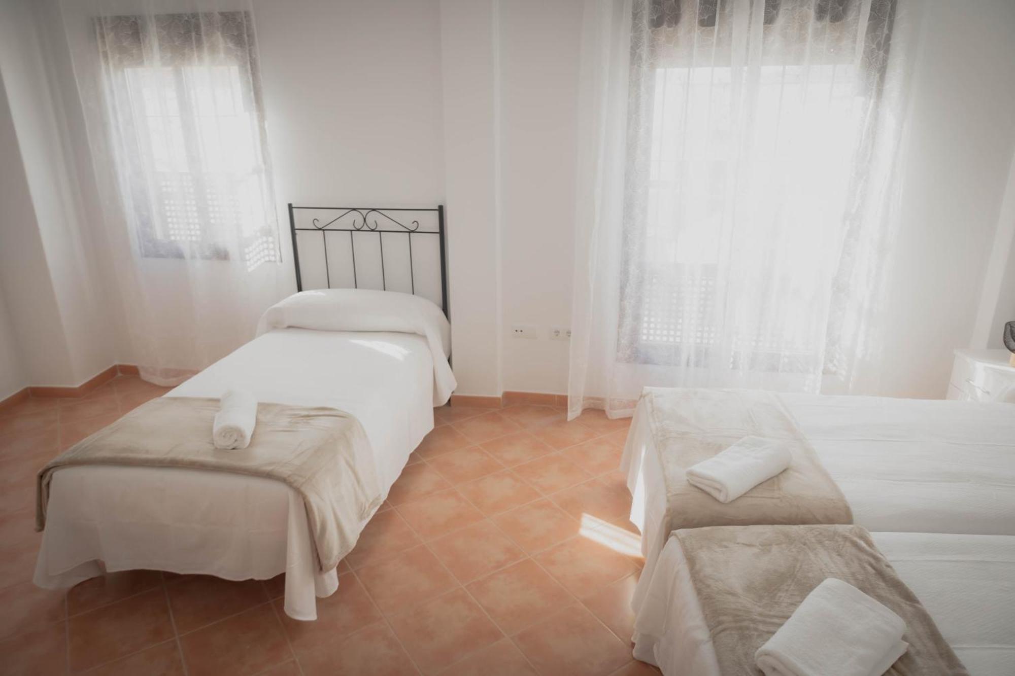 Neade Residencial Suites ซานลูการ์ เด กัวเดียนา ภายนอก รูปภาพ